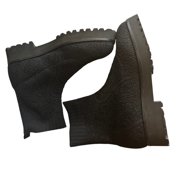 André Assous Pisces Chelsea Boots Women's 8.5 Black Knit Lug Sole‎ Featherweight - Picture 1 of 7